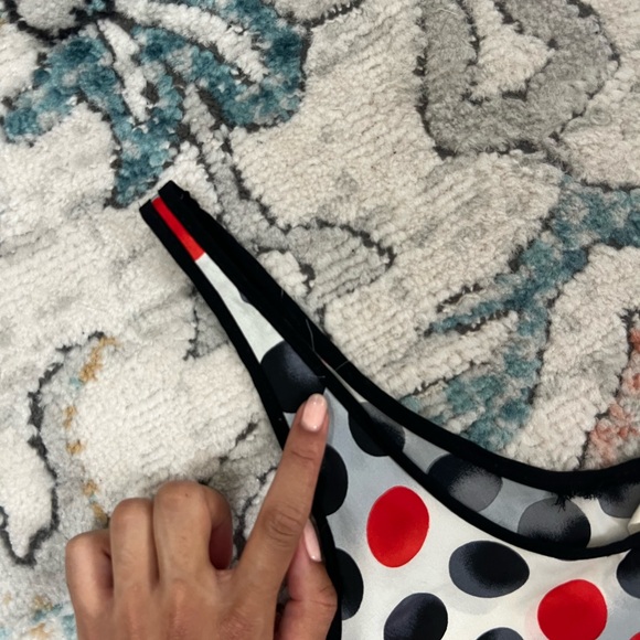 Polls Dot Tank - Picture 8 of 12